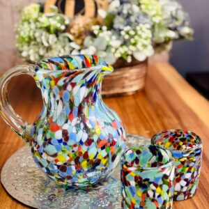 Juego de jarra con seis vasos, modelo confeti