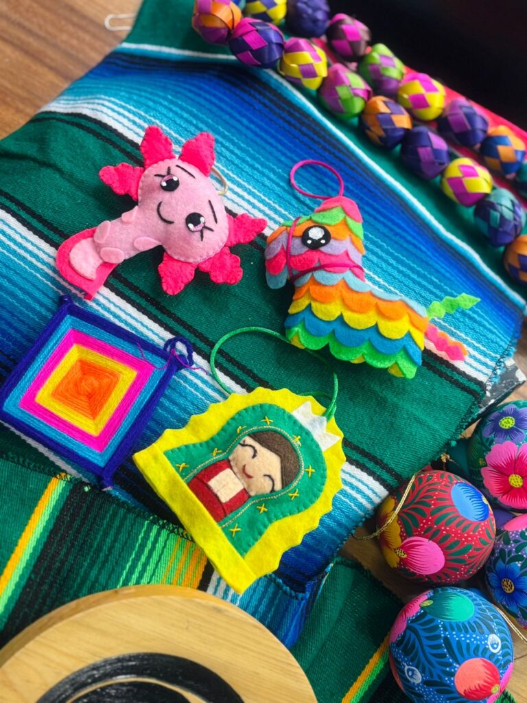 Adornos de fieltro para el árbol