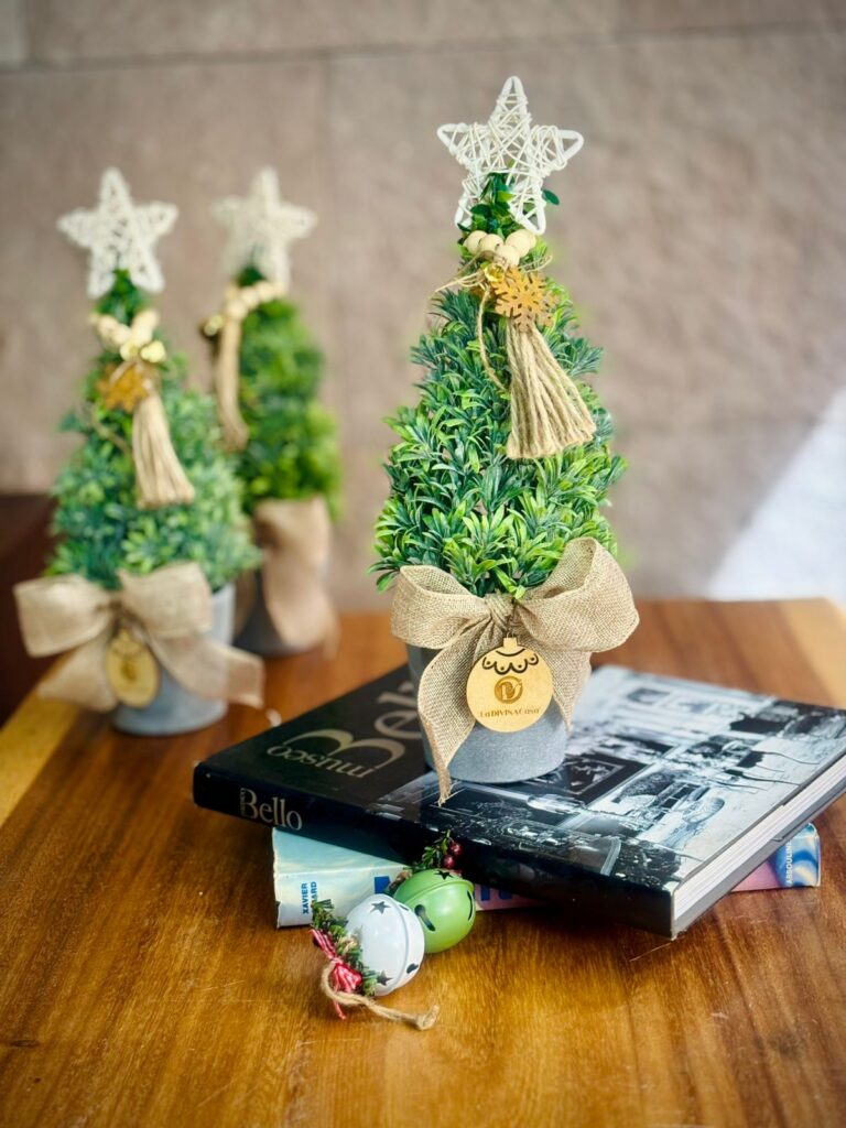 Arbolito Navideño Artesanal en Maceta con Luces
