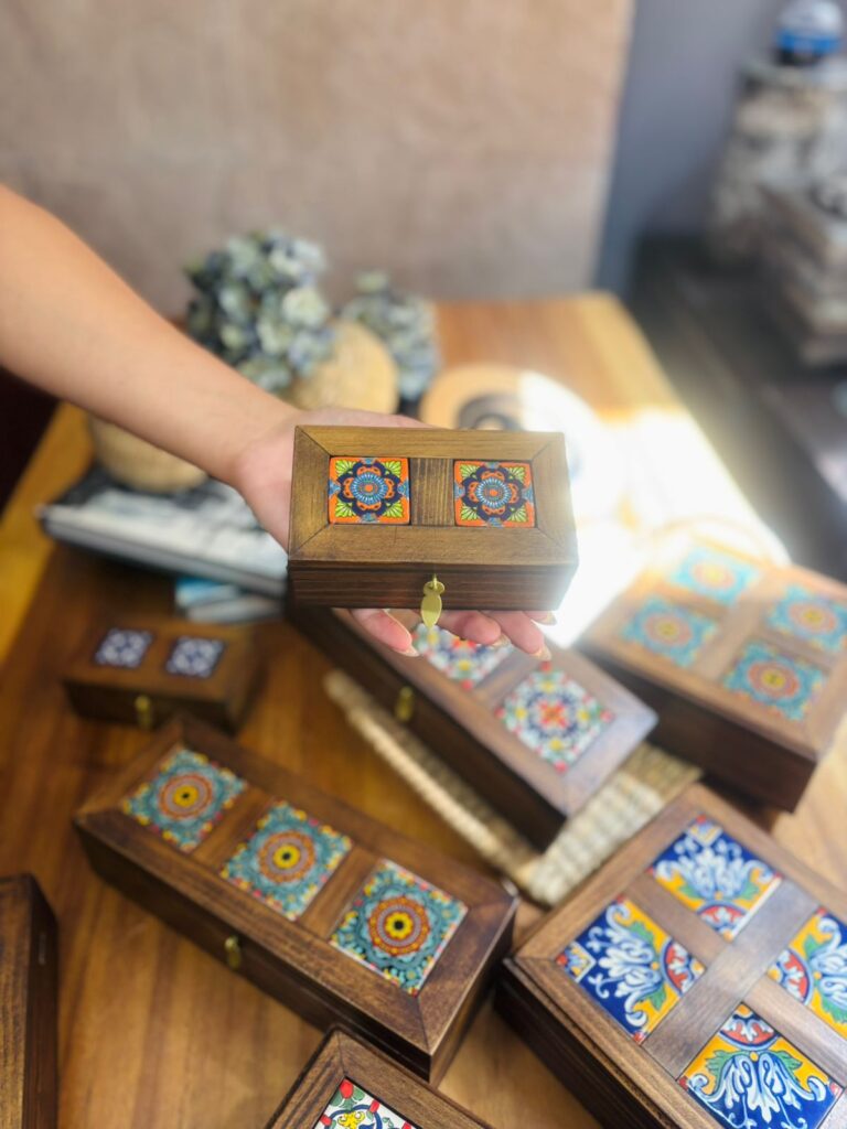 Alhajero Mini Con 2 azulejos.